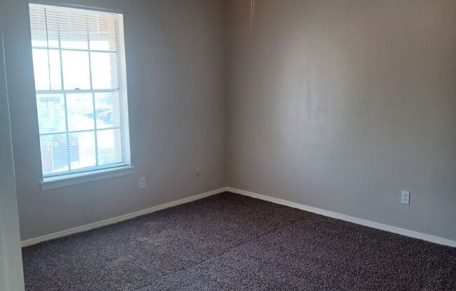 2 beds, 1 bath, 1,000 sqft, $970, Unit 98