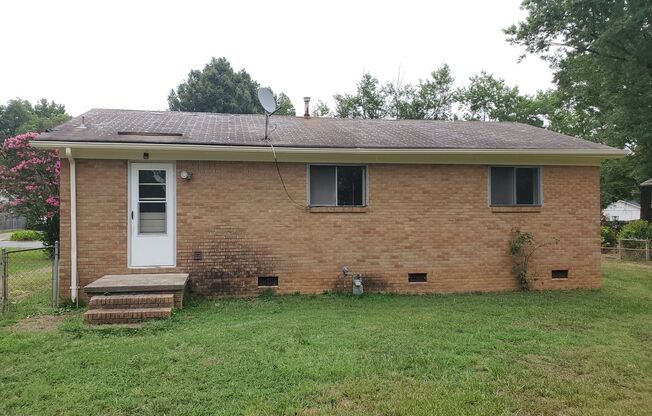 3 beds, 1 bath, $1,400