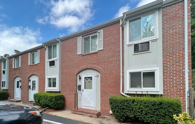 44 FLORAL ST