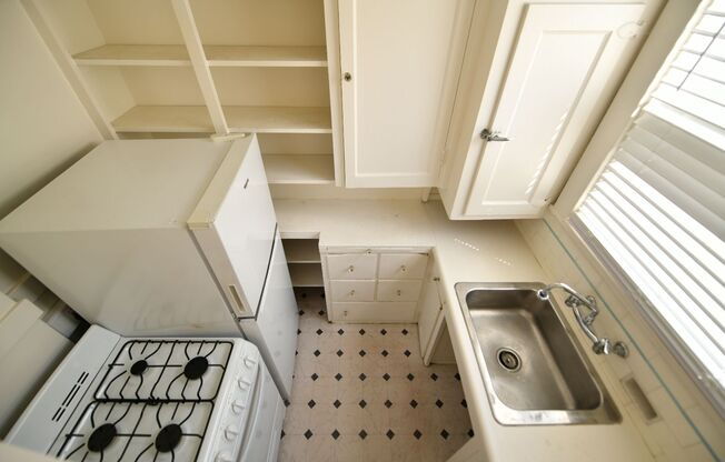 Studio, 1 bath, $1,895, Unit 06