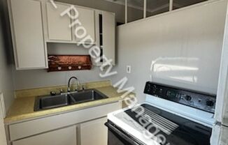 2 beds, 1 bath, $800, Unit 3