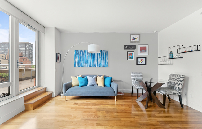 1 bed, 2 baths, 940 sqft, $7,200, Unit 903