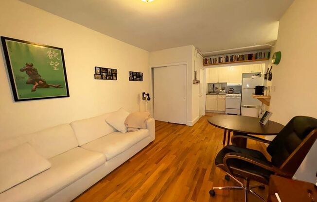 1 bed, 1 bath, $3,300, Unit 4