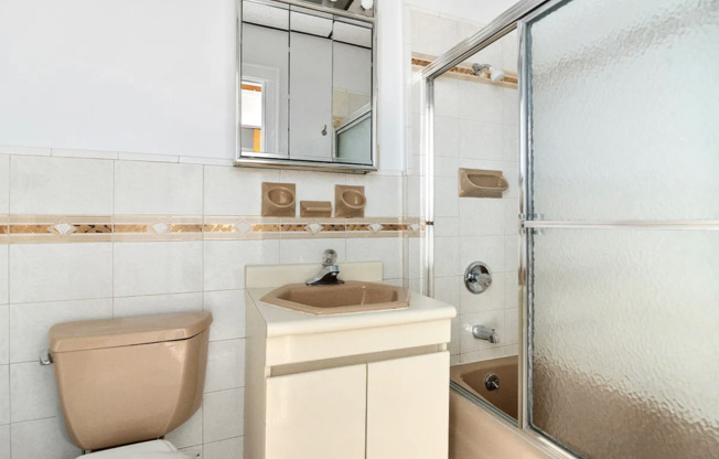 386 STERLING PL