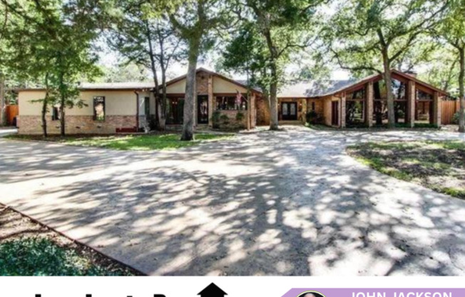 1300 BROADMOOR LN