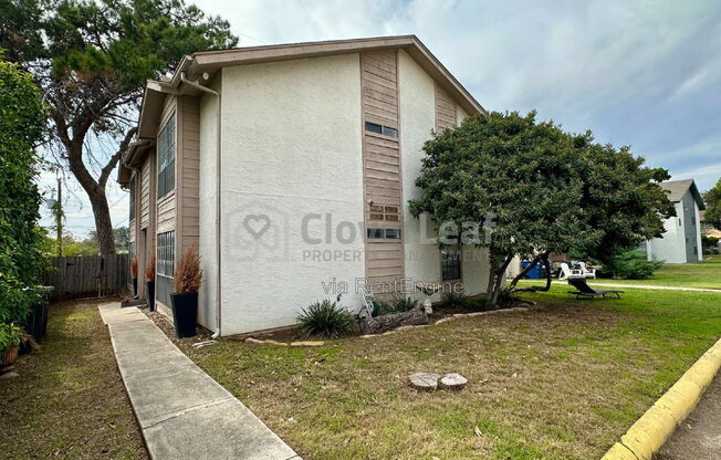 2 beds, 1 bath, 772 sqft, $797