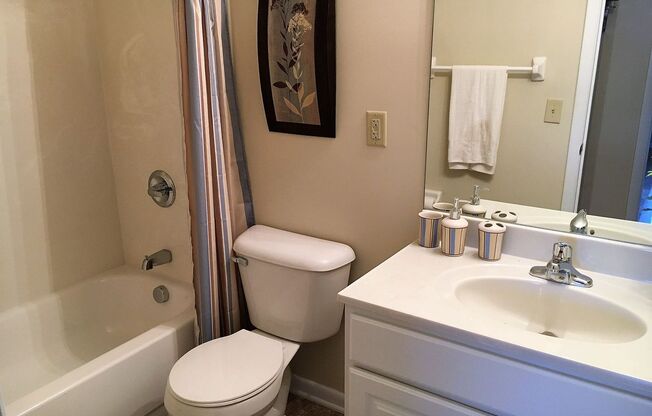 2 beds, 1 bath, 850 sqft, $950, Unit 1541-A2