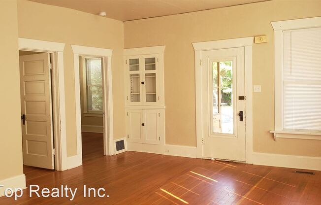 216 6th St.