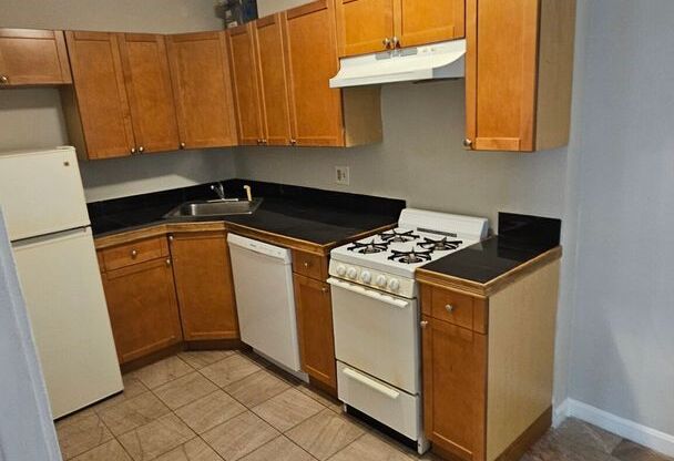 1 bed, 1 bath, $2,550, Unit 10