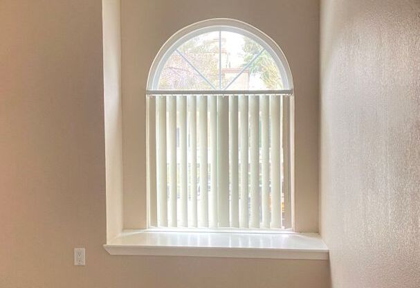 3 beds, 2 baths, $1,500, Unit # 2044