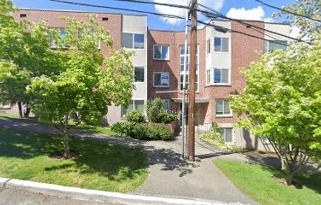 2 Bedroom Corner Unit - Cap Hill/Madison Valley central location