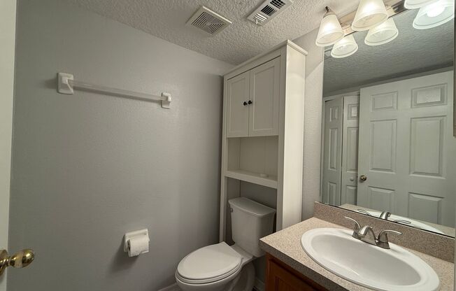 3 beds, 2.5 baths, $1,800, Unit UNIT C