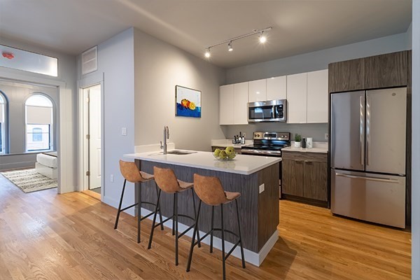 2 beds, 1 bath, 877 sqft, $2,600, Unit 201