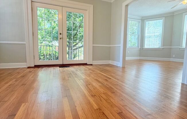 Bright & Spacious 2BR Unit w/ Bay Windows!