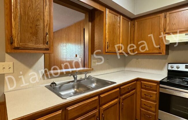 2 beds, 1 bath, 857 sqft, $650, Unit 600 - F