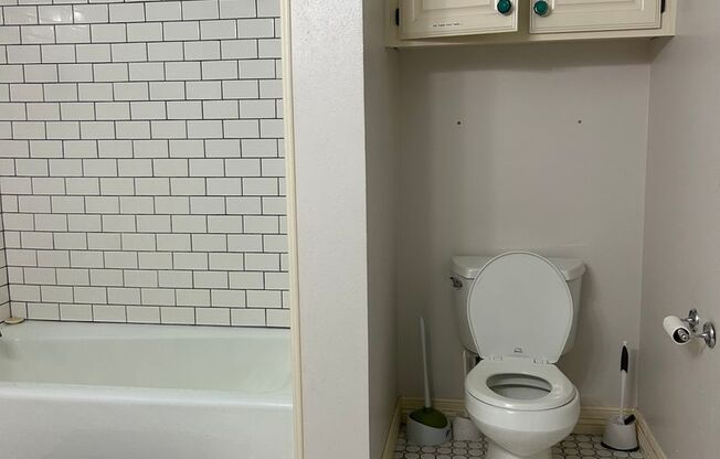 1 bed, 1 bath, $1,225