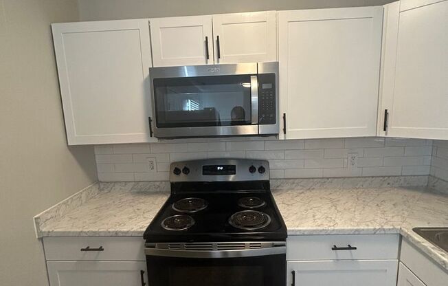 2 beds, 1.5 baths, 1,100 sqft, $1,099, Unit 718-B