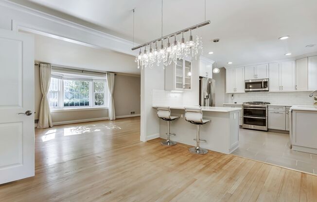 Great Rambler in Bethesda! Unbeatable Location! Partially Furnished Optional
