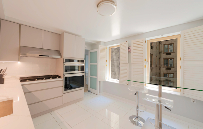 3 beds, 3.5 baths, 2,900 sqft, $20,000, Unit 8A