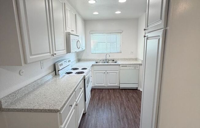 2 beds, 1 bath, 890 sqft, $2,590, Unit 304