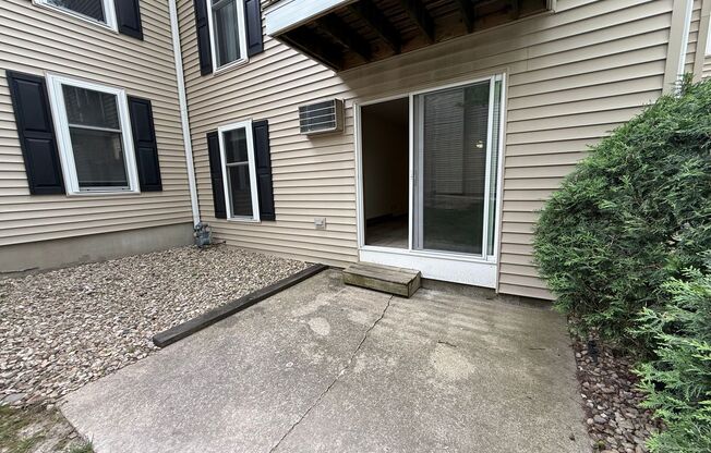 2 beds, 1 bath, 965 sqft, $1,615, Unit 7502CA