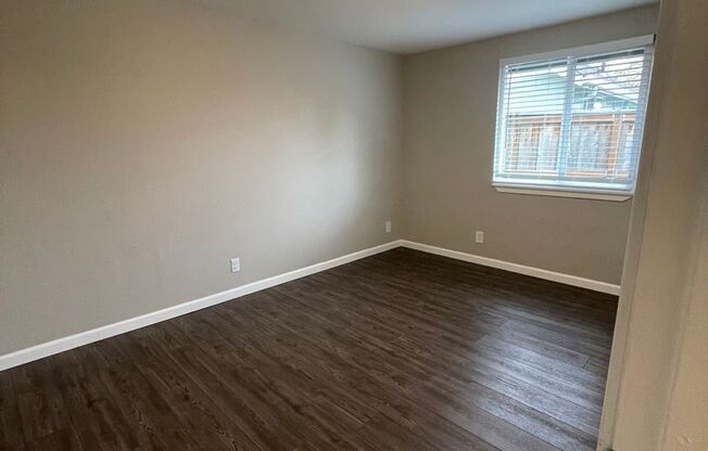 2 beds, 1 bath, 870 sqft, $1,500, Unit 53-01