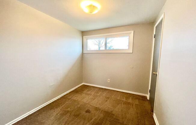 3 beds, 1 bath, 1,500 sqft, $1,150, Unit 1721