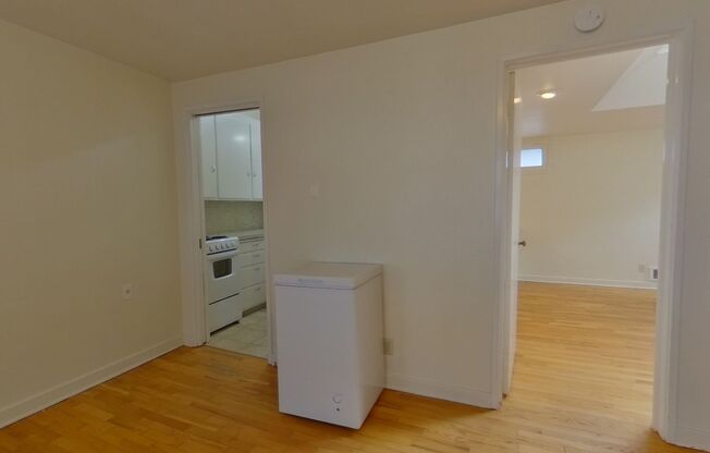 1 bed, 1 bath, $1,200, Unit 1828 Onyx Alley