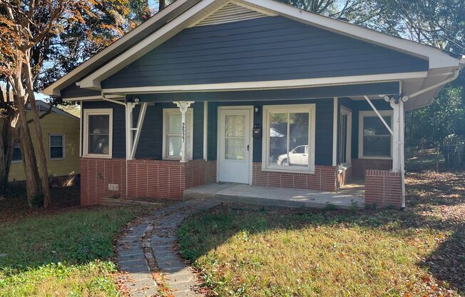 Lovely 3 bed 1 bath home off Wilkinson Blvd