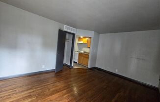 1 bed, 1 bath, $800, Unit 11