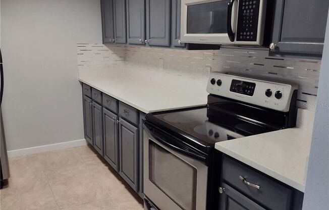 1 Bedroom 1st Floor Del Rey Condo with new stainless appliances and tile flooring