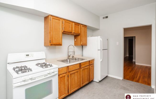 2 beds, 1 bath, $1,750, Unit 435-2S