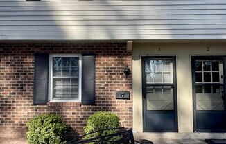 Darling Townhouse in Willow Terrace - ready for you to move in!