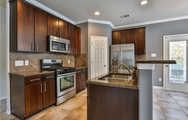 Paradisco Villas Condo - 3 bedrooms and 2.5 bathrooms - Cedar Park