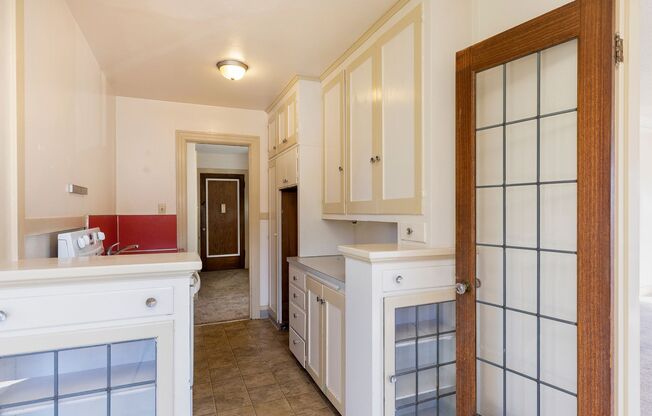 2 beds, 1.5 baths, 1,154 sqft, $2,290, Unit Mayfair - 28