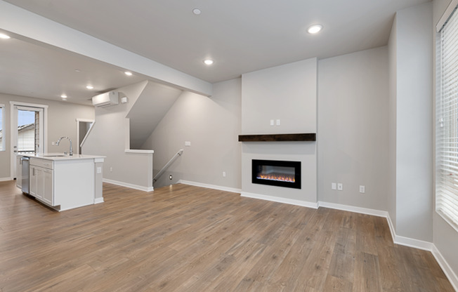 3 beds, 3.5 baths, $3,700, Unit 4