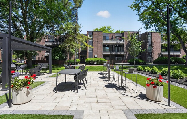 Eagle Rock Apartments and Townhomes at Brighton offers a stunning outdoor oasis with beautifully landscaped grounds and inviting seating areas. Perfect for relaxation or social gatherings, this space is ideal for your next home. Explore your possibilities today!