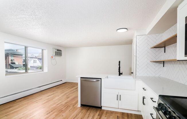 2 beds, 1 bath, 750 sqft, $1,695, Unit 302