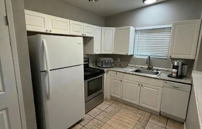 2 beds, 1 bath, 750 sqft, $1,900, Unit Unit #40