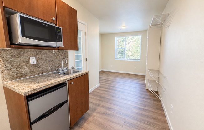 Studio, 1 bath, 165 sqft, $1,095, Unit 356