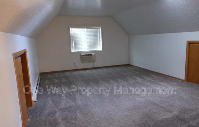 4953 W 10 ST
