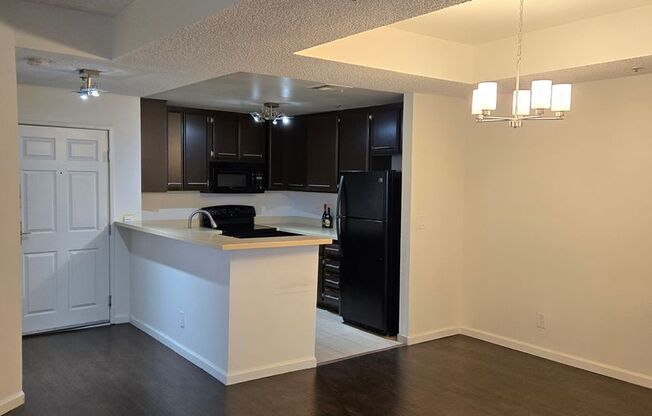 2 beds, 2 baths, 998 sqft, $2,462, Unit 203