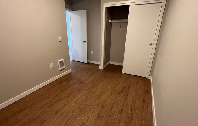 1 bed, 1 bath, 434 sqft, $1,575, Unit 403