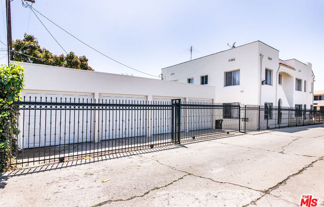 1142 S MULLEN AVE