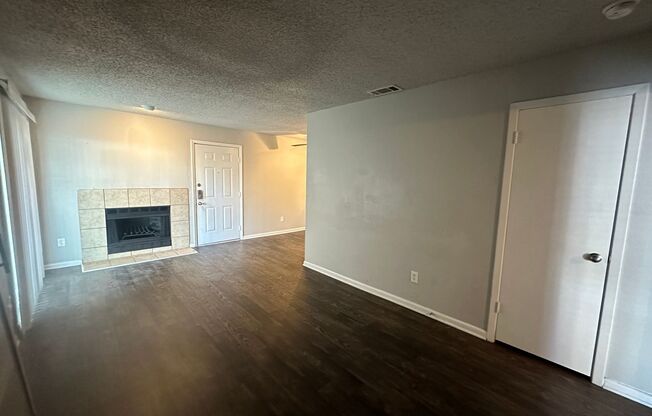 1 bed, 1 bath, $875, Unit UNIT 105