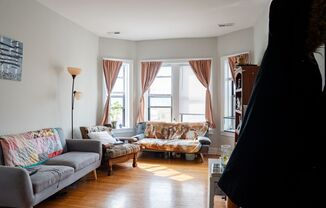 3 beds, 1 bath, 850 sqft, $1,985, Unit 3002-3S