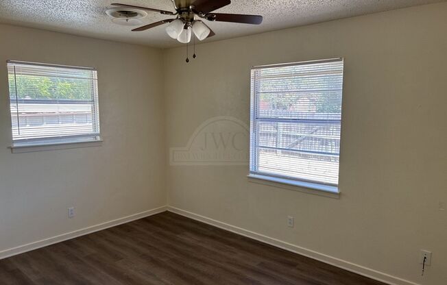 3 beds, 1 bath, $1,025