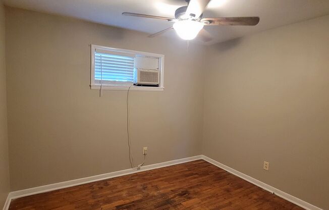 2 beds, 1 bath, $875, Unit 7