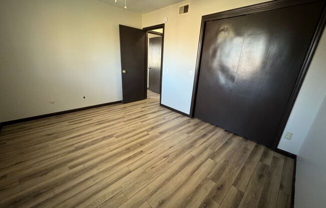 2 beds, 1 bath, $875, Unit 1224 Monroe Unit 5