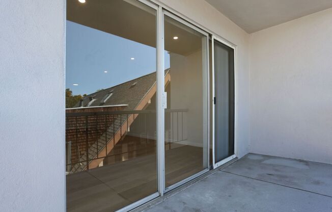 OPEN HOUSE: Sunday (6/15) 12:45pm-1:15pm. Renovated 1BR/1BA in Adams Point, just blocks from Lake Merritt (366 Bellevue #304)